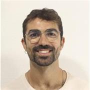 Profesor con gran experiencia imparte clases de tenis a todas las edades y niveles. Disfruta de tu deporte favorito. ¡Anímate!